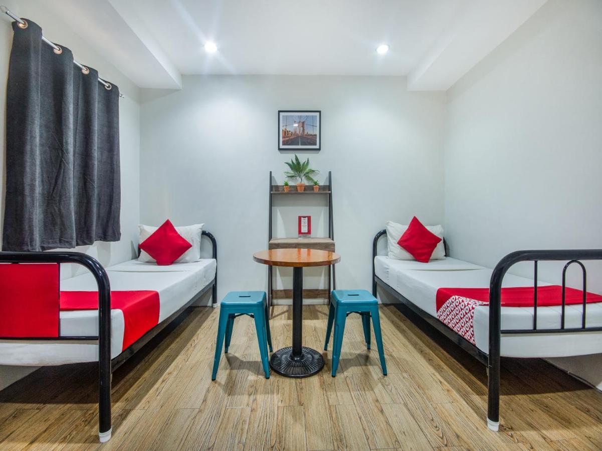 Oyo 443 Maria Cristina Arcade Suites Себу Экстерьер фото