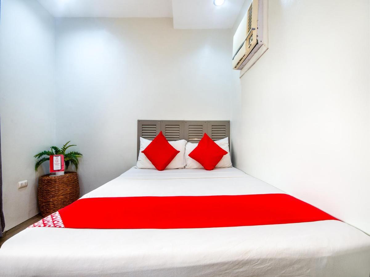 Oyo 443 Maria Cristina Arcade Suites Себу Экстерьер фото