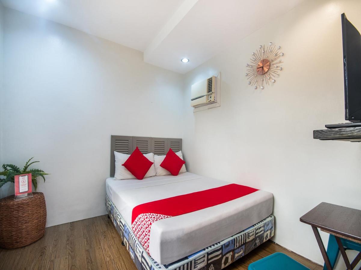 Oyo 443 Maria Cristina Arcade Suites Себу Экстерьер фото