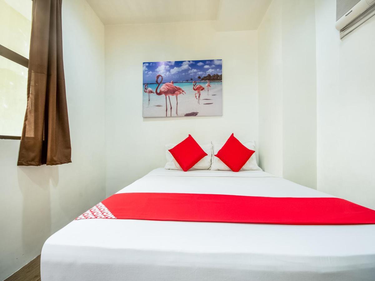 Oyo 443 Maria Cristina Arcade Suites Себу Экстерьер фото