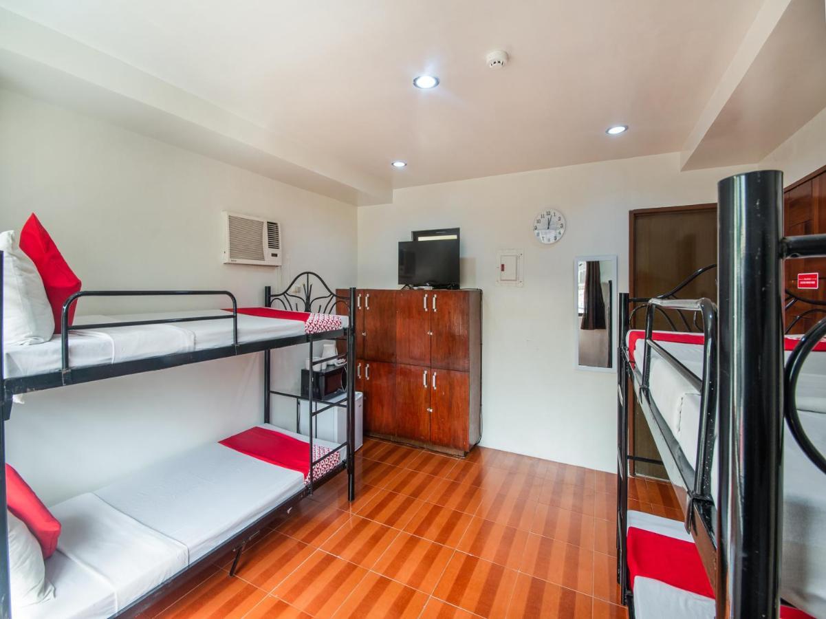 Oyo 443 Maria Cristina Arcade Suites Себу Экстерьер фото