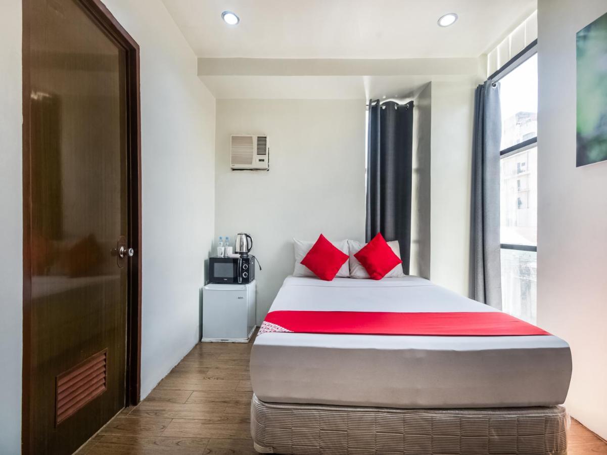 Oyo 443 Maria Cristina Arcade Suites Себу Экстерьер фото