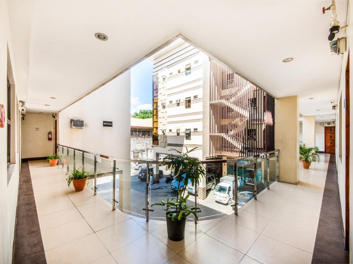 Oyo 443 Maria Cristina Arcade Suites Себу Экстерьер фото