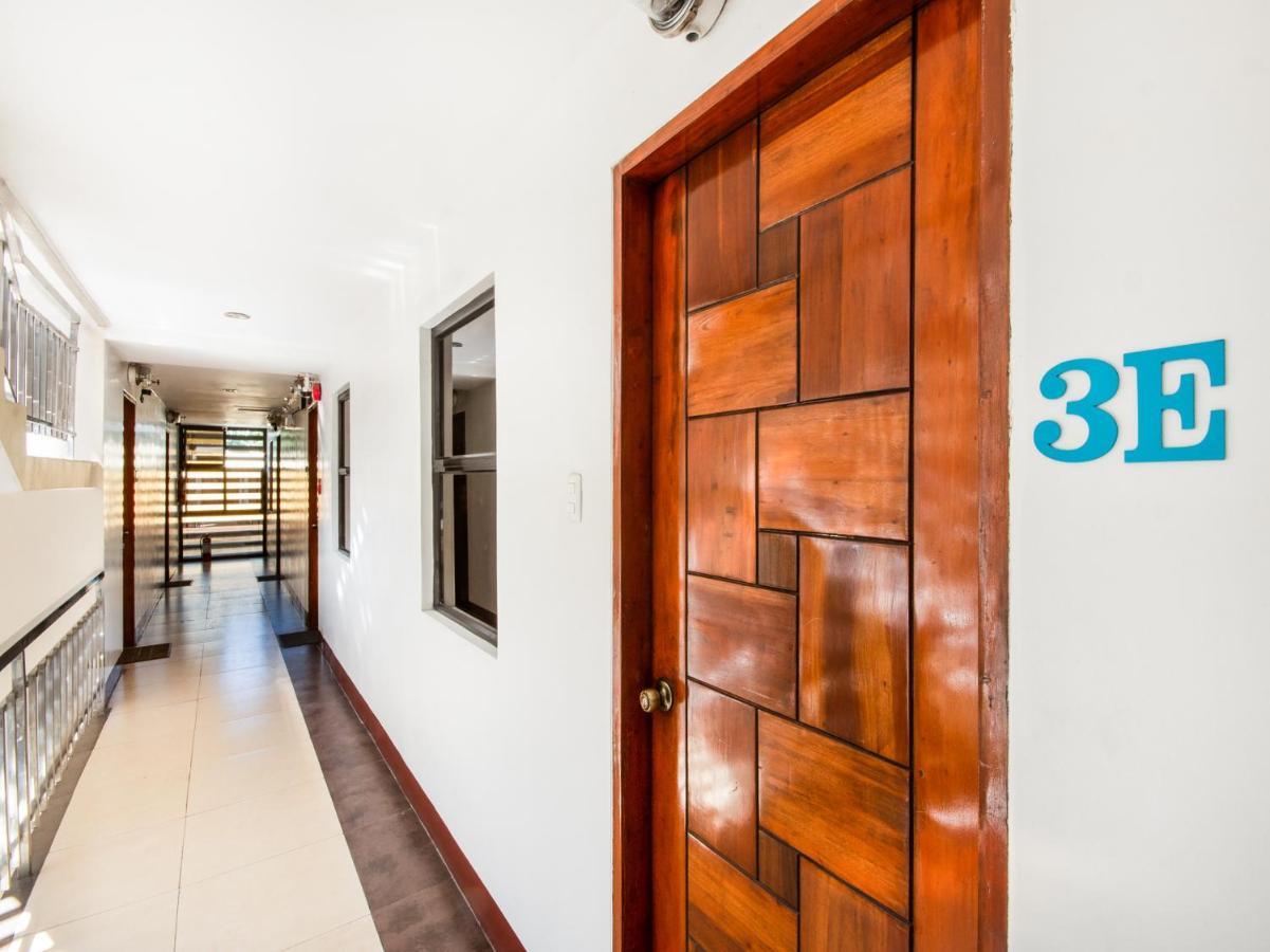Oyo 443 Maria Cristina Arcade Suites Себу Экстерьер фото