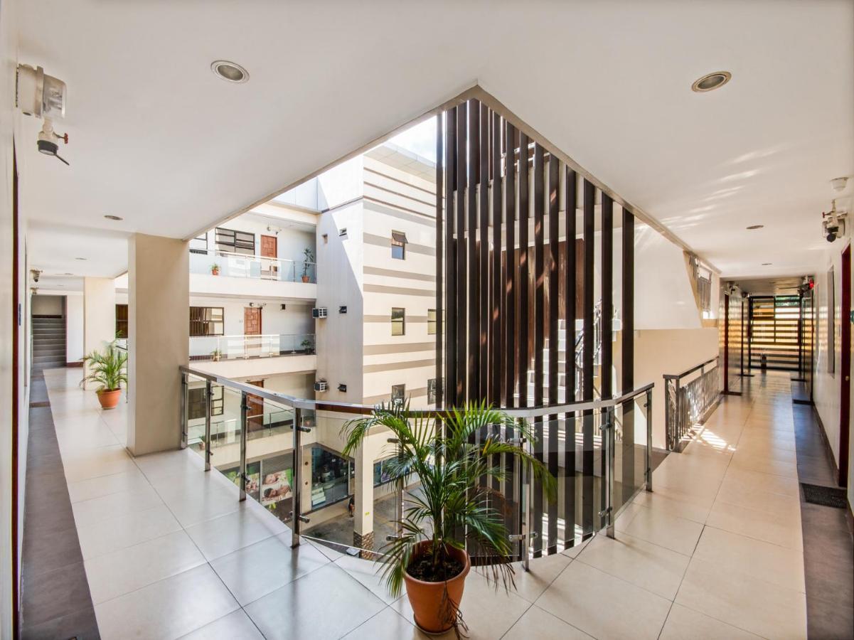 Oyo 443 Maria Cristina Arcade Suites Себу Экстерьер фото