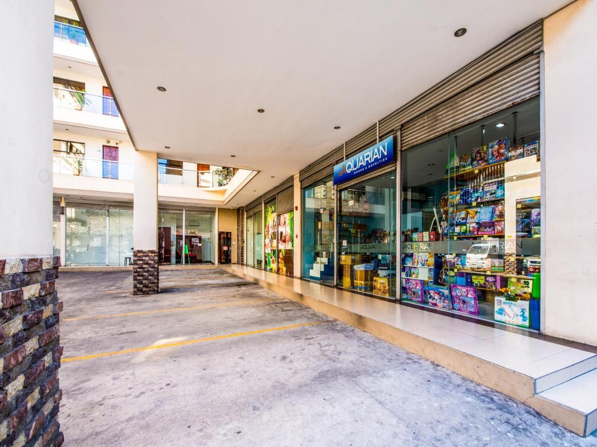 Oyo 443 Maria Cristina Arcade Suites Себу Экстерьер фото