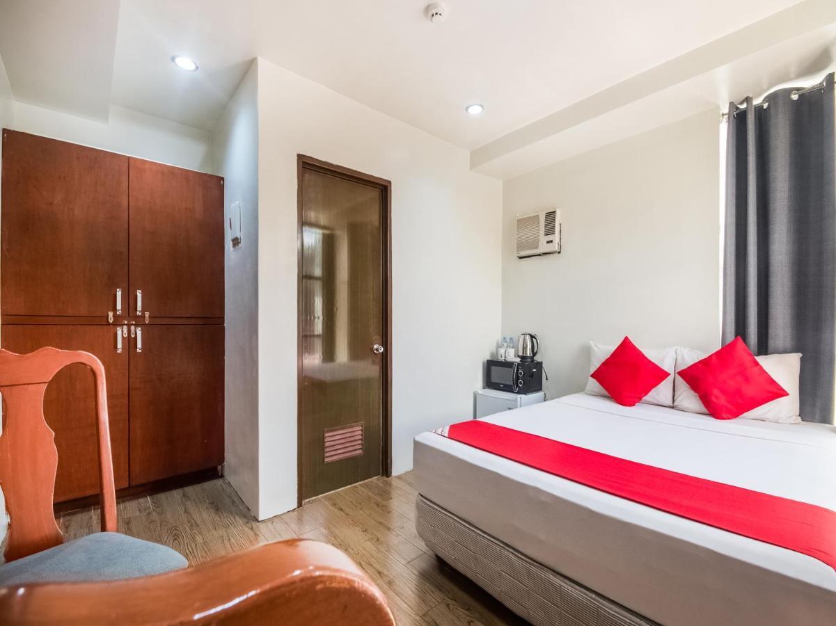 Oyo 443 Maria Cristina Arcade Suites Себу Экстерьер фото