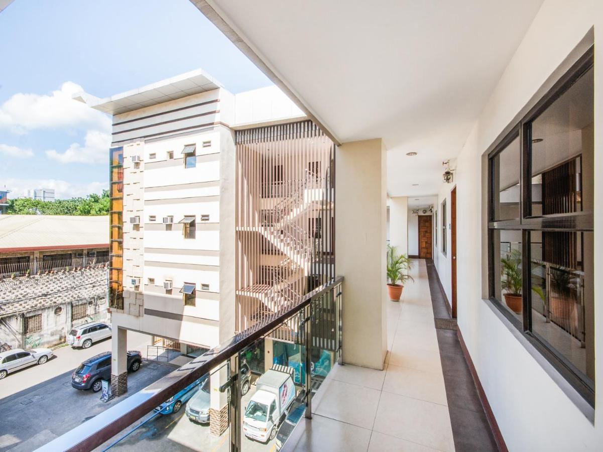 Oyo 443 Maria Cristina Arcade Suites Себу Экстерьер фото