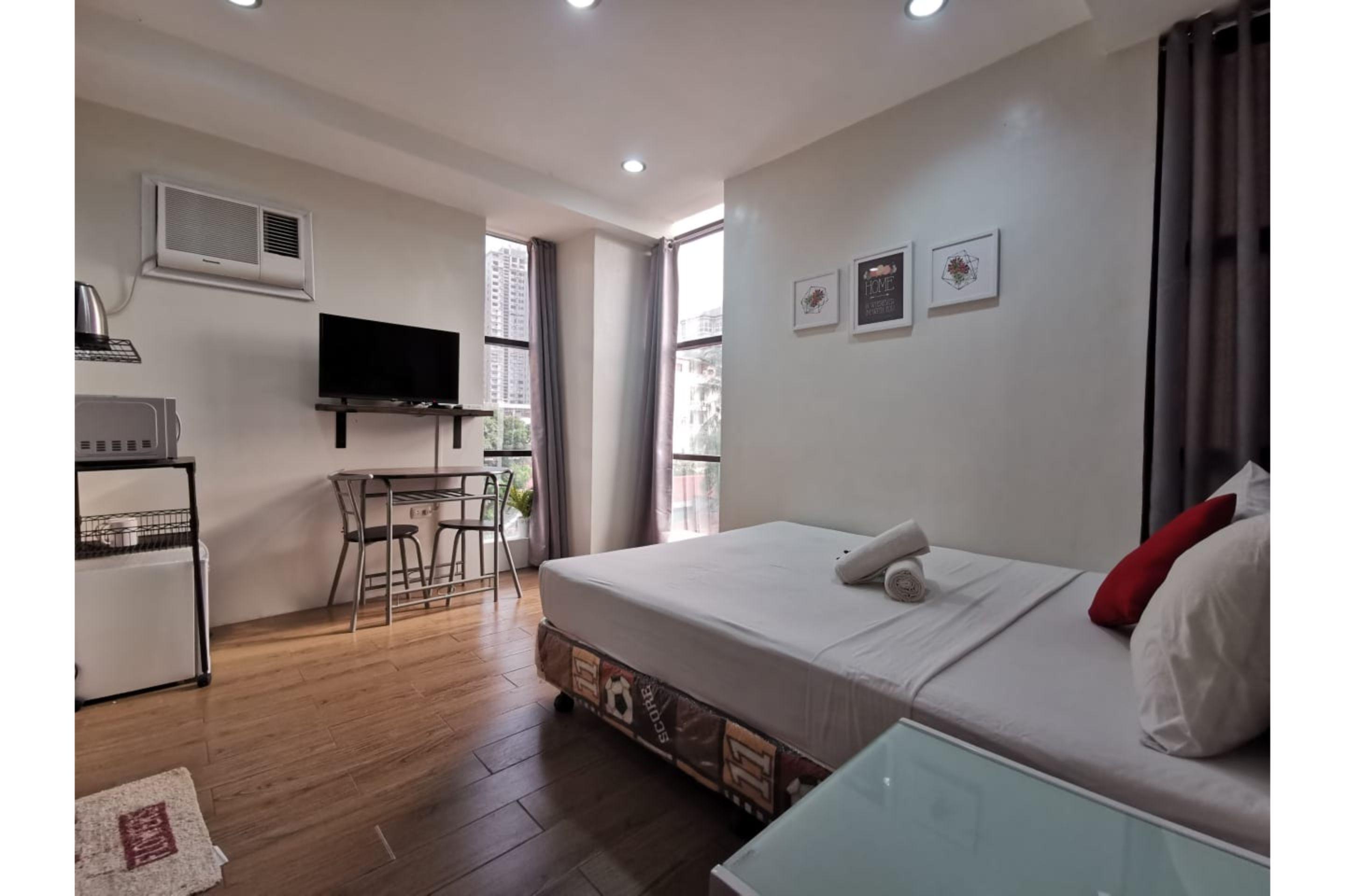 Oyo 443 Maria Cristina Arcade Suites Себу Экстерьер фото