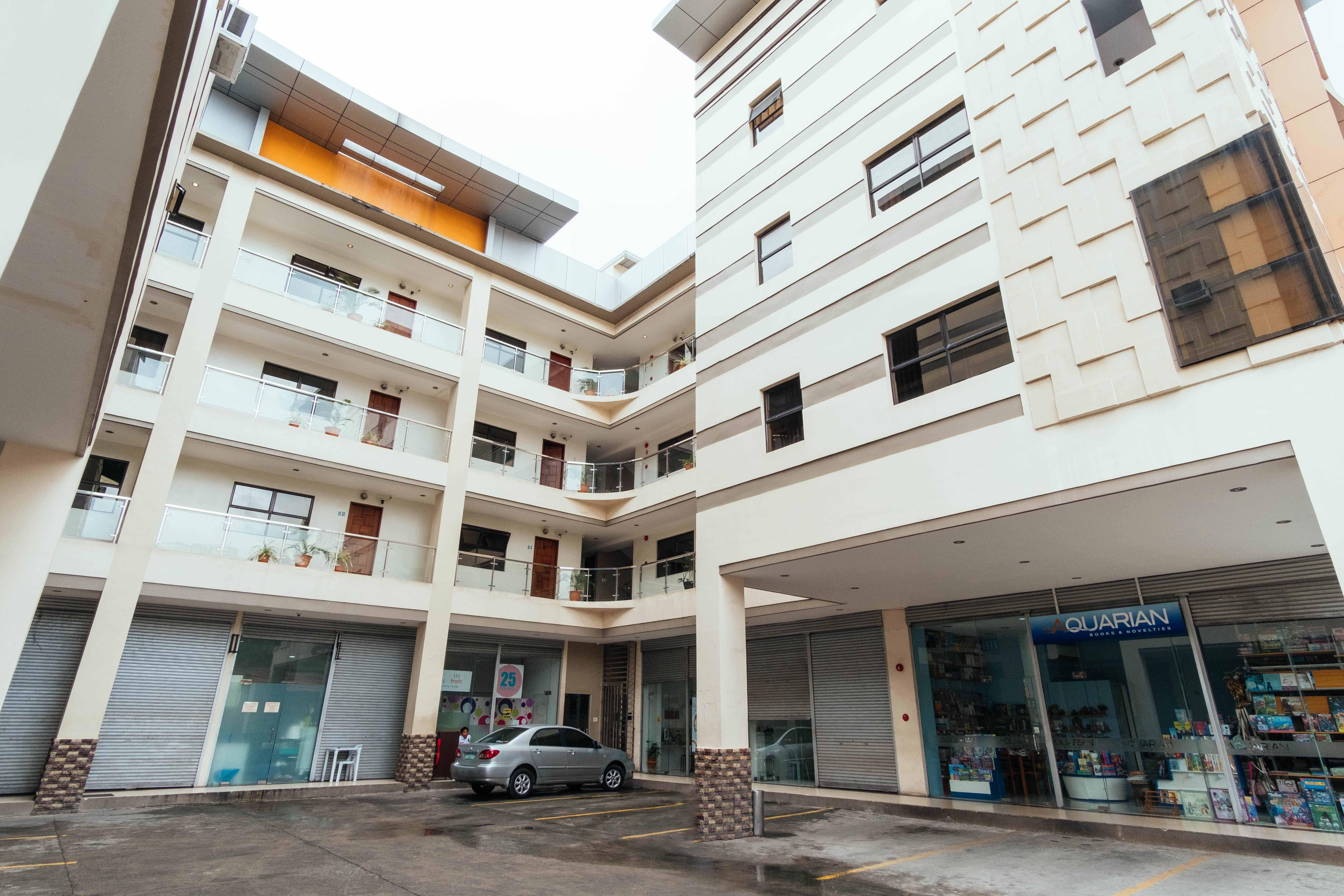 Oyo 443 Maria Cristina Arcade Suites Себу Экстерьер фото