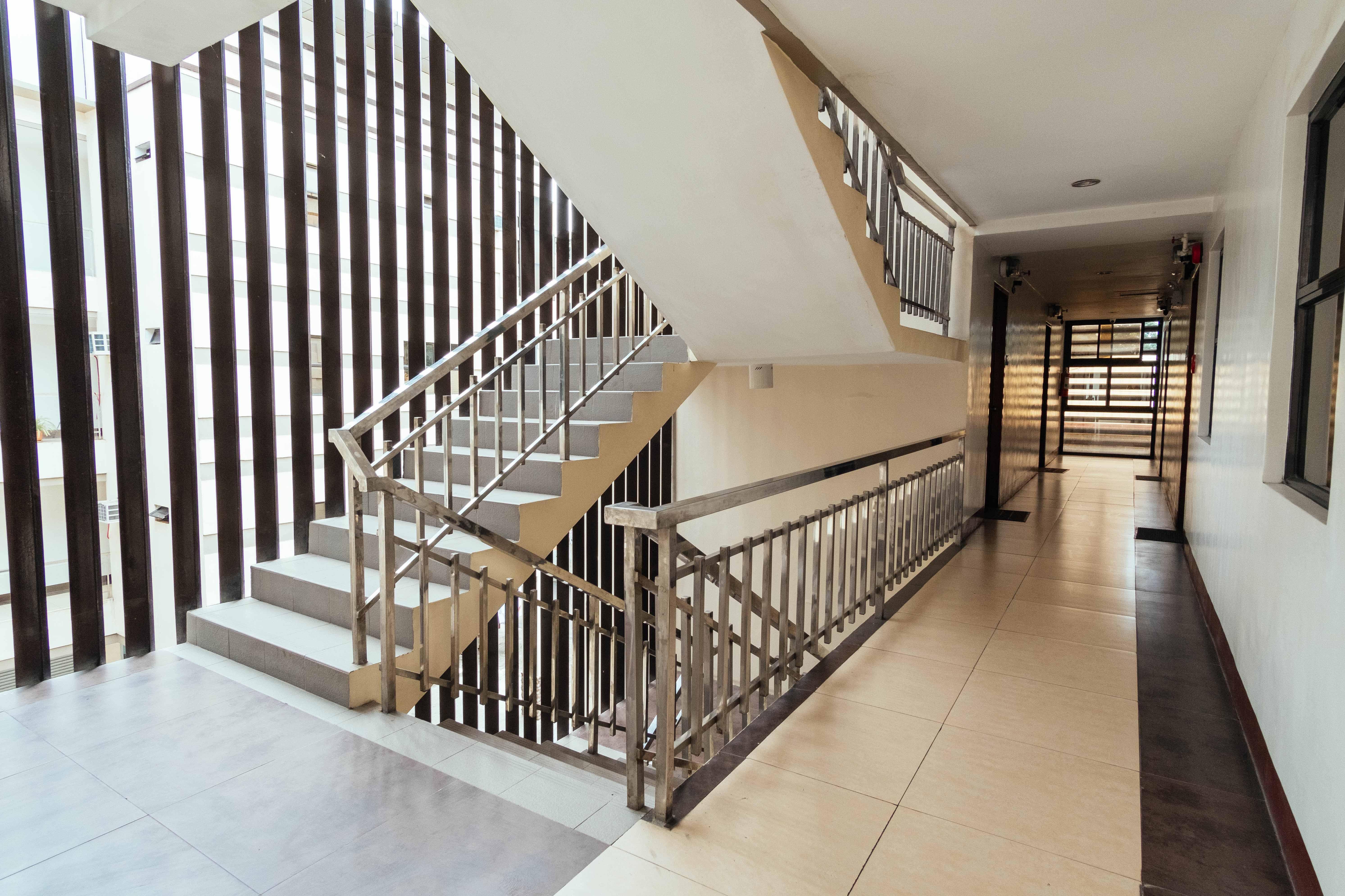 Oyo 443 Maria Cristina Arcade Suites Себу Экстерьер фото